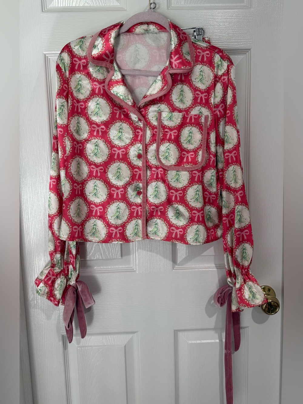 Festive Salmon Red Wreath-Print Button-Front Pajama Top